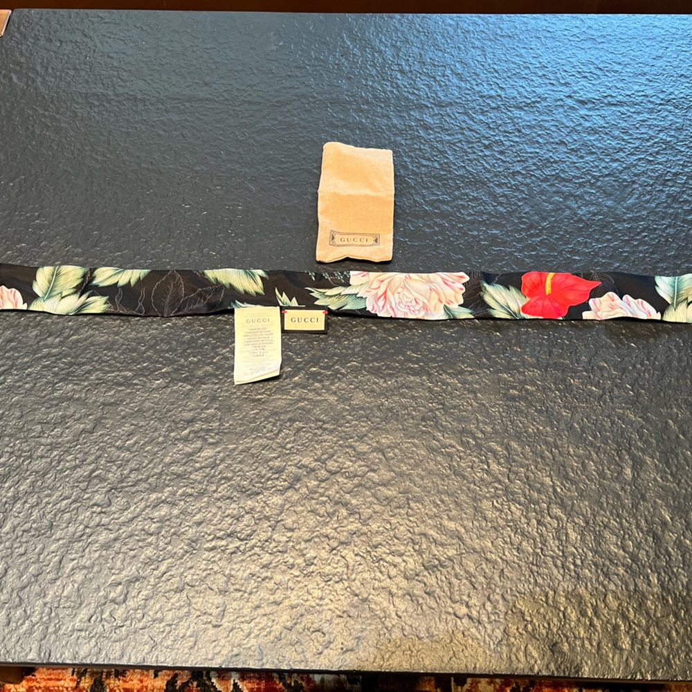 Gucci Hawaiian Soul Silk Scarf Brand New